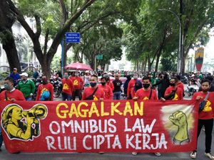 Tagar Hina DPR Bergema Gegara UU Cipta Kerja