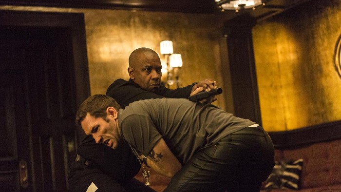 McCall (DENZEL WASHINGTON) takes out one of Slavis thugs (NASH EDGERTON) in Columbia Pictures THE EQUALIZER.