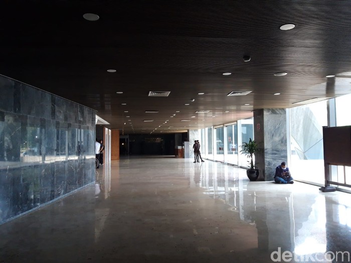 Gedung Nusantara I DPR RI mati listrik siang hari ini. Tak hanya itu, Gedung Kura-Kura DPR RI pun juga ikut mati listrik.