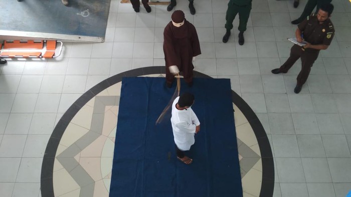 Hukumn cambuk di Banda Aceh (Agus Setyadi-detikcom)