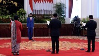 Presiden RI Joko Widodo melantik anggota Dewan Komisioner (DK) Lembaga Penjamin Simpanan (LPS) di Istana Negara, Jakarta, Rabu (23/09/2020).