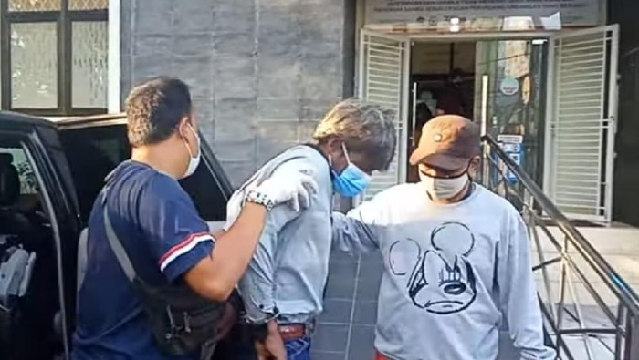 Kaesar, warga negara Bangladesh diamankan petugas imigrasi Sukabumi lantaran diduga palsukan kewarganeragaan.