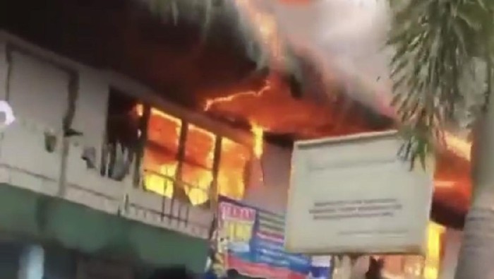 Kebakaran di asrama MTI Kapau, Agam, Sumbar.