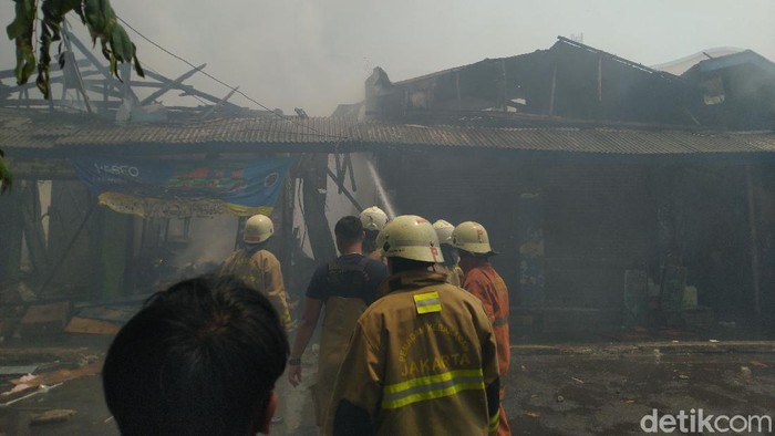 Kebakaran di Pasar Cempaka Putih (Sachril Agustin Berutu/detikcom).