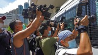 Peraturan tersebut akan menyerahkan kepada polisi untuk menentukan saluran media apa yang diakui secara internasional dan bereputasi. Hal itu juga dinilai akan mendeskriminasi para jurnalis lepas, jurnalis independen, dan jurnalis mahasiswa. AP Photo/Vincent Yu  