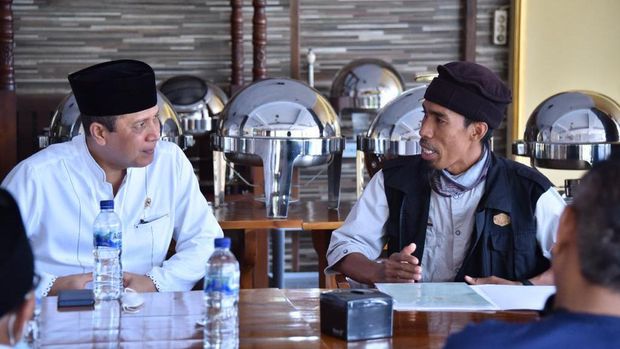 Kepala BNPT Komjen Boy Rafli bertemu panglima Jamaah Ansharusy Syariah (JAS) Bima, Ustaz Gunawan (dok BNPT)