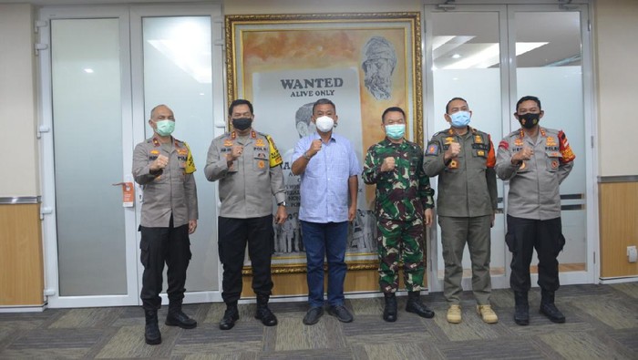Ketua DPRD DKI Prasetio Edi Marsudi rapat bersama Kapolda Metro Jaya Irjen Nana Sudjana dan Pangdam Jaya Mayjen TNI Dudung Abdurachman membahas Reperda Penanganan COVID-19