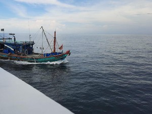 Illegal Fishing, Kapal Berbendera Malaysia Ditangkap di Selat Malaka