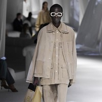 Model memeragakan koleksi terbaru Fendi Spring-Summer 2021 di Milan Fashion Week,  Milan, Italia, Rabu (23/9/2020). (Foto: Dok. Fendi)