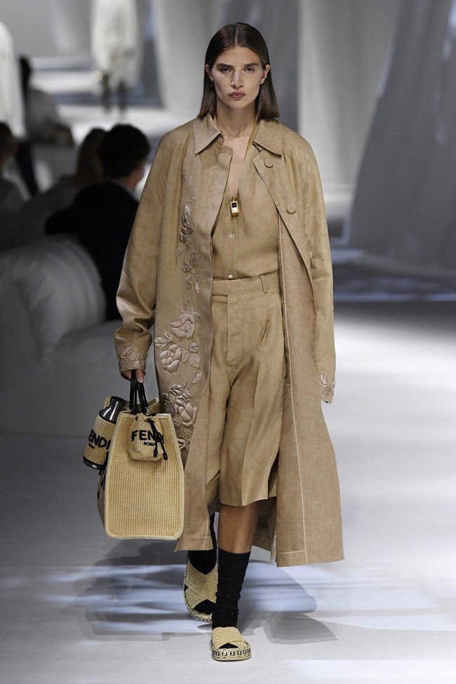 Model memeragakan koleksi terbaru Fendi Spring-Summer 2021 di Milan Fashion Week,  Milan, Italia, Rabu (23/9/2020). (Foto: Dok. Fendi)