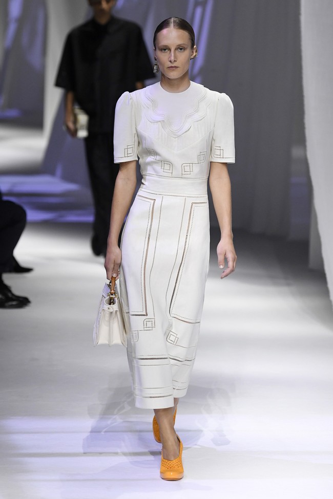Model memeragakan koleksi terbaru Fendi Spring-Summer 2021 di Milan Fashion Week,  Milan, Italia, Rabu (23/9/2020). (Foto: Dok. Fendi)