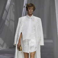 Model memeragakan koleksi terbaru Fendi Spring-Summer 2021 di Milan Fashion Week,  Milan, Italia, Rabu (23/9/2020). (Foto: Dok. Fendi)