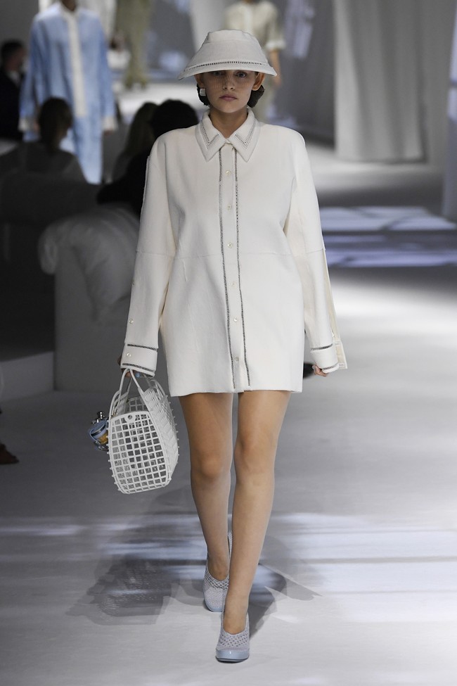 Model memeragakan koleksi terbaru Fendi Spring-Summer 2021 di Milan Fashion Week,  Milan, Italia, Rabu (23/9/2020). (Foto: Dok. Fendi)