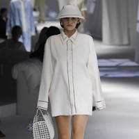 Model memeragakan koleksi terbaru Fendi Spring-Summer 2021 di Milan Fashion Week,  Milan, Italia, Rabu (23/9/2020). (Foto: Dok. Fendi)