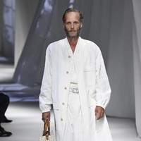 Model memeragakan koleksi terbaru Fendi Spring-Summer 2021 di Milan Fashion Week,  Milan, Italia, Rabu (23/9/2020). (Foto: Dok. Fendi)