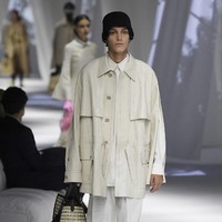 Model memeragakan koleksi terbaru Fendi Spring-Summer 2021 di Milan Fashion Week,  Milan, Italia, Rabu (23/9/2020). (Foto: Dok. Fendi)