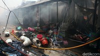 Sebelumnya, kebakaran terjadi di Pasar Cempaka Putih, Jakarta Pusat (Jakpus). Diduga, kebakaran terjadi karena korsleting.