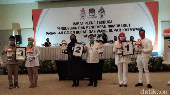 KPU Karawang mengundi nomor urut paslon