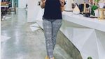 Lia Ladysta Saat Ngemil Peyek hingga Nongkrong di Kafe