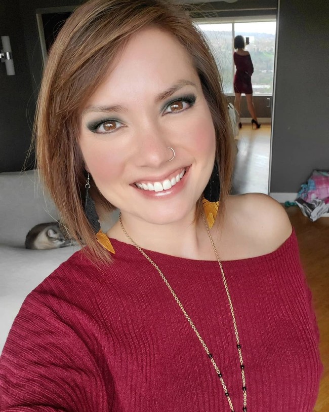 Singkat cerita, Nikole akhirnya memutuskan untuk menjadi seorang pendeta. Karena aku suka tampil, ungkapnya. Perjalanan hidup Nikole sebagai pendeta dimulai setelah bergabung dengan Woodland Hills Church, sebuah mega church Evangelis di St. Paul, Minnesota. Ia menjadi anggota jemaat tersebut bersama suaminya dulu pada 2011. (Foto: Instagram/@mitchellnikole)