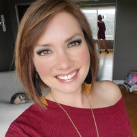 Singkat cerita, Nikole akhirnya memutuskan untuk menjadi seorang pendeta. Karena aku suka tampil, ungkapnya. Perjalanan hidup Nikole sebagai pendeta dimulai setelah bergabung dengan Woodland Hills Church, sebuah mega church Evangelis di St. Paul, Minnesota. Ia menjadi anggota jemaat tersebut bersama suaminya dulu pada 2011. (Foto: Instagram/@mitchellnikole)