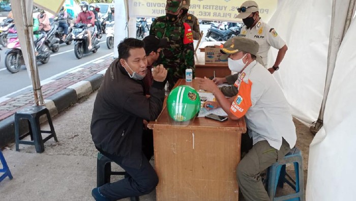 Operasi yustisi di Kebon Jeruk tindak 21 pelanggar. (
