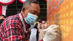 Paslon di Toraja Utara Kenakan Baju Kotak-kotak Ala Jokowi