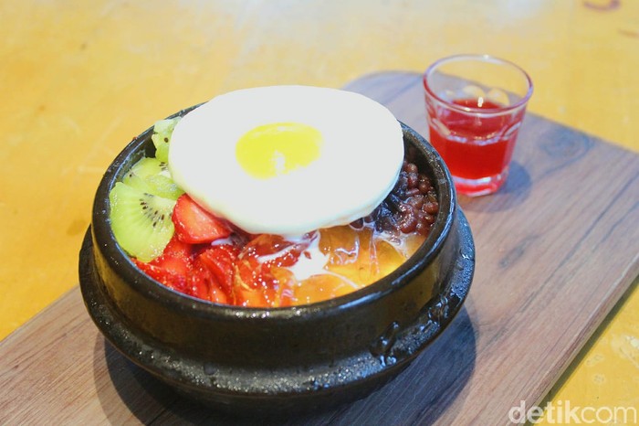 Patbingsoo Bentuk Bibimbap Sensasi Makan Patbingsoo Bentuk Bibimbap yang Manis Segar di Kafe
