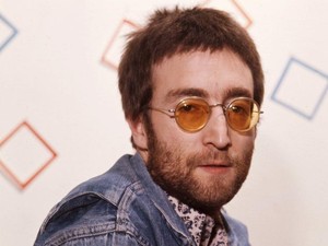 Merinding! Video John Lennon Ketawa Pas Baca Surat Ramalan Kematiannya Viral Lagi