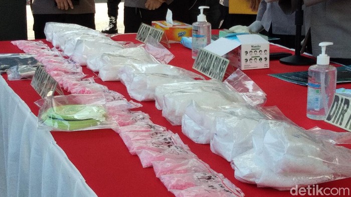 Pengungkapan 13 kilogram sabu di Kota Makassar.