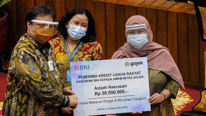 Kemenko Perekonomian menyalurkan Kredit Usaha Rakyat (KUR) Bagi Mitra Platform Digital. Gojek turut memfasilitasi mitra usaha mendapatkan KUR.