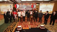 Gibran pun enggan mengartikan nomor urut 1 di Pilkada Solo ini. Menurutnya, semua nomor sama baiknya dan yang terpenting ialah kesehatan masyarakat di masa pandemi virus Corona ini.  
