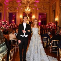 Di usia 17 tahun, Putri Carolina sudah sangat mahir dalam bersosialisasi. Ia memang sudah sering menemani orangtuanya mendatangi berbagai pesta dan acara formal sejak kecil. Tak hanya seorang putri, Carolina juga punya pengalaman sebagai model dan aktris. Carolina pernah dipilih sebagai model Chopard dan Dolce & Gabbana bahkan bermain film dengan Nicole Kidman dalam Grace of Monaco. Foto: Instagram