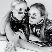 Tak banyak yang tahu bahwa Italia punya dua bangsawan berparas cantik. Putri Maria Carolina dan Putri Maria Chiara adalah dua putri dari House De Bourbon-Two Sicilies yang populer di Instagram karena kecantikan dan gaya hidup mewah mereka. Foto: Instagram