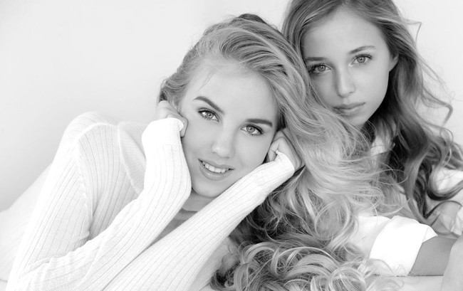 Kedua anak perempuan Pangeran dan Putri Castro ini pun kerap mengunggah foto cantik mereka di Instagram. Bisa dilihat jika mereka menjalani gaya hidup mewah, mulai dari merayakan ulang tahun di Dubai, liburan keliling dunia, hingga menghadiri gala dinner bersama para sosialita Eropa. Foto: Instagram