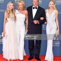 Maria Chiara yang berusia 15 dan Maria Carolina yang berusia 17 adalah anak dari Pangeran Carlo, Duke of Castro dan Putri Camilla, Duchess of Castro. Meski keluarga ini tidak memiliki kewenangan resmi untuk memerintah, mereka sering menghabiskan waktu untuk pekerjaan amal dan mempromosikan Italia Selatan. Foto: Instagram