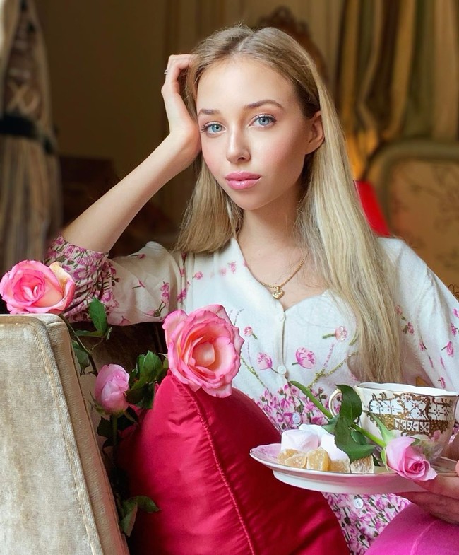 Sedangkan Chiara, Duchess of Noto, lebih muda dua tahun dari sang kakak. Seperti kakaknya, ia juga sering terlibat dalam acara amal dan punya hobi liburan. Foto: Instagram