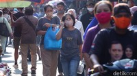 Penyebaran virus Corona alias COVID-19 di Indonesia masih belum bisa dibendung. Salah satu tempat yang jadi potensi penyebaran adalah di pasar tradisional.