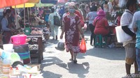 Bahkan, data Ikatan Pedagang Pasar Indonesia (IKAPPI) menyebutkan pedagang pasar yang terpapar virus Corona dalam beberapa bulan terakhir terus menunjukkan kenaikan dan tingkat kematian yang tinggi.