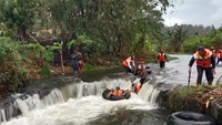 Untuk harga tiket rencananya satu orang dipatok Rp 50 ribu. Harga tersebut sudah termasuk dengan paket makanan dan minuman. Rencananya nanti, pengunjung bisa menikmati sejumlah paket wisata sekaligus seperti river tubing, perahu kano, hingga wisata Cengkir Manis. 
