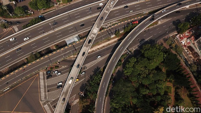 Sejumlah ruas tol akan mengalami penyesuaian tarif. Diketahui sudah ada 21 Badan Usaha Jalan Tol (BUJT) yang ajukan penyesuaian tarif tersebut.