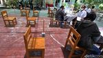 Tak Punya Ponsel Pintar, Ortu Siswa Serahkan Lembar Ujian ke Sekolah