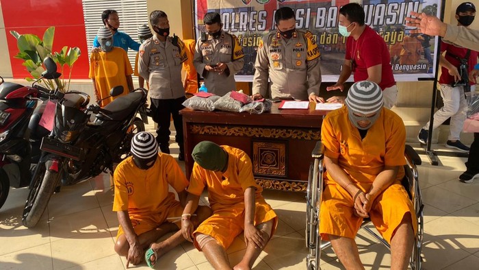 Tiga bandit pecah kaca ditangkap di Sumsel (Raja Adil-detikcom)