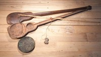 Hingga saat ini, disebutkan kalau jumlah barang tak bertuan yang ditinggalkan oleh penumpang pesawat di sana telah mencapai jutaan barang. Salah satunya timbangan opium dari China (dok Unclaimed Baggage Center)