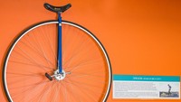 Sepeda yang ditinggal mungkin sudah biasa, tapi nyatanya ada sepeda roda satu atau unicycle yang menjadi penghuni UBC. Barang itu diketahui ditinggalkan pemiliknya pada tahun 2011 silam (dok Unclaimed Baggage Center)