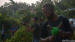 Warna-warni Layangan Koang di Langit Depok
