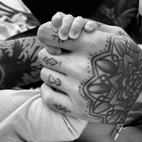 Zayn Malik mengumumkan bahwa Gigi Hadid telah melahirkan bayi perempuan lewat Twitter. Our baby girl is here, healthy and beautiful, cuitnya. Foto: Twitter