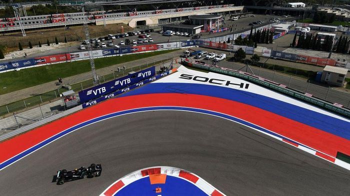1276589048 SOCHI, RUSSIA - SEPTEMBER 25: A general view as Valtteri Bottas of Finland driving the (77) Mercedes AMG Petronas F1 Team Mercedes W11 droves on track during practice ahead of the F1 Grand Prix of Russia at Sochi Autodrom on September 25, 2020 in Sochi, Russia. (Photo by Kirill Kudryavtsev - Pool/Getty Images)