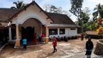 Adem Banget, Warga Semarang Bahu Membahu Bersihkan Masjid-Kapel