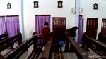 Adem Banget, Warga Semarang Bahu Membahu Bersihkan Masjid-Kapel